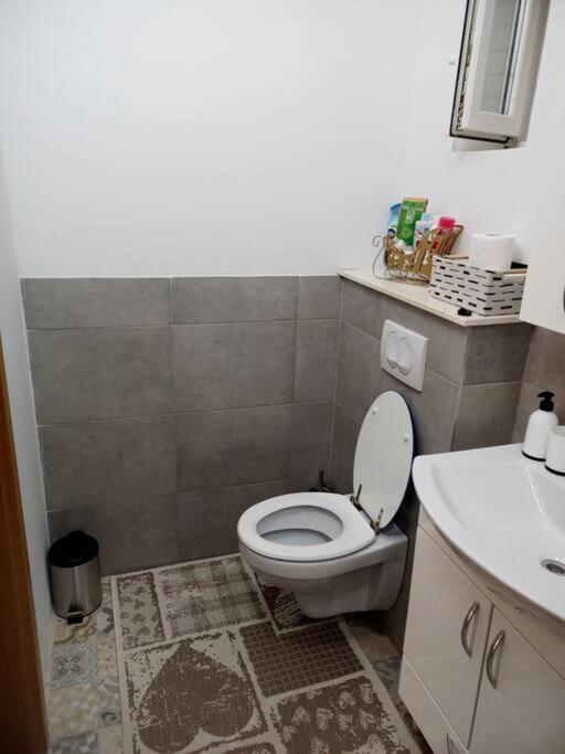 Apartament Obiteljski Stan Kastel Luksic Kaštela Zewnętrze zdjęcie